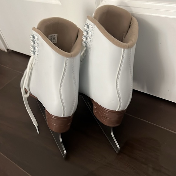 Jackson Ultima Outfits - Mark II with covers - Picture 5 of 8